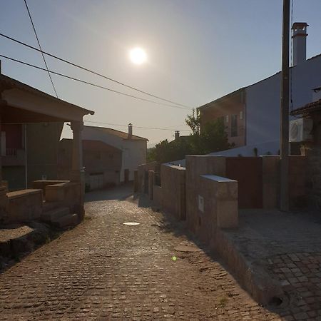 Casas Bem Haja Praca E Oliveira Appartement São Miguel de Acha Buitenkant foto